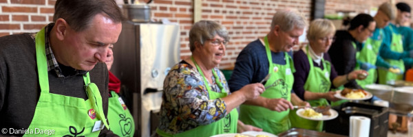 Helferinnen und Helfer bei der Vesperkirche in St. Paul